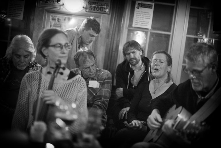 De Roode Remise Singing Session — Muziek in Amsterdam