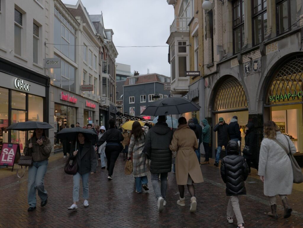 Dinsdagochtend inloop bij Buurtkamer De Kleine Wereld in Amsterdam