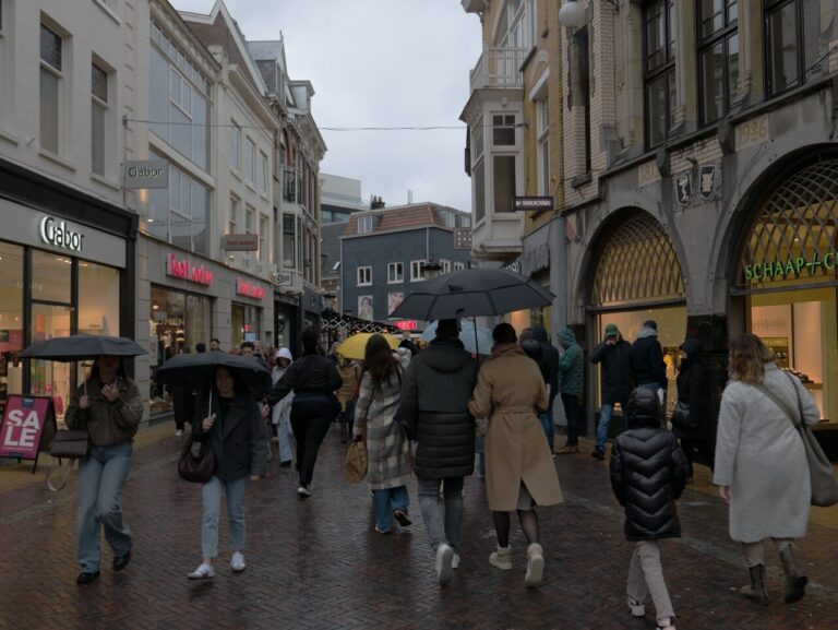 Dinsdagochtend inloop bij Buurtkamer De Kleine Wereld — open-dag in Amsterdam