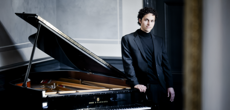 Nikola Meeuwsen plays Rachmaninoff’s Piano Concerto No. 2