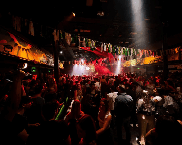 Olá Brazil! Halloween — Muziek in Amsterdam